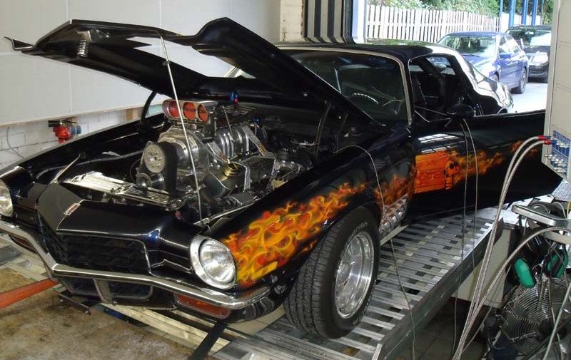 Umgebauter Muscle Car mit Kompressor auf dem Leistungsprüfstand bei Dyno-Center in Langenfeld